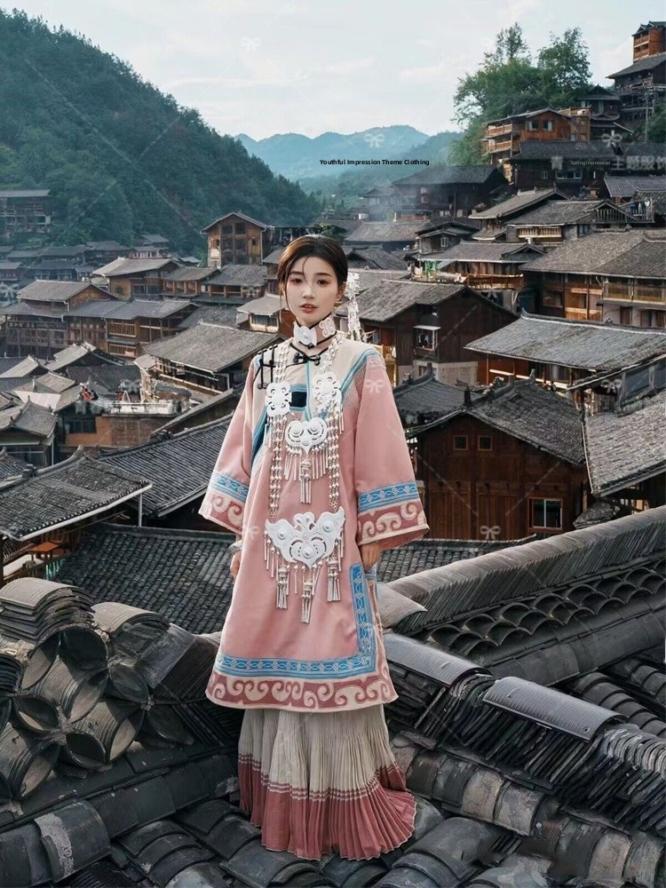 Ethnic Fashion Studio - 女の子向けピンクのエスニックスタイルの服 写真スタジオ旅行撮影 国籍少数民族女性のファッション 2023年秋