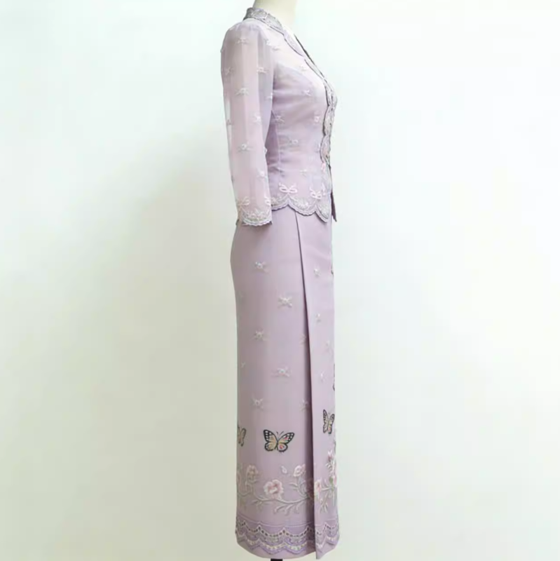 リトルニヨーニャ婦人服 蝶と花の刺繍レースVネックセット - Batik Sarong Wrap のレビューと価格