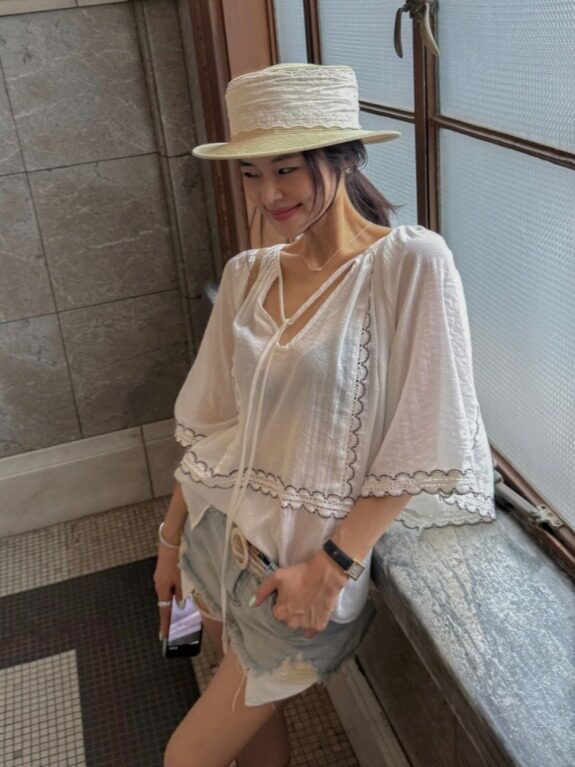 韓国風パッチワークレースアップVネックトップエスニックフュー - Ethnic Fusion Fashion のレビューと価格