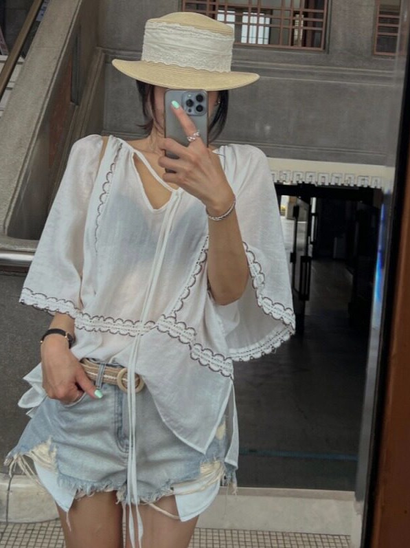 韓国風パッチワークレースアップVネックトップエスニックフュー - Ethnic Fusion Fashion のレビューと価格