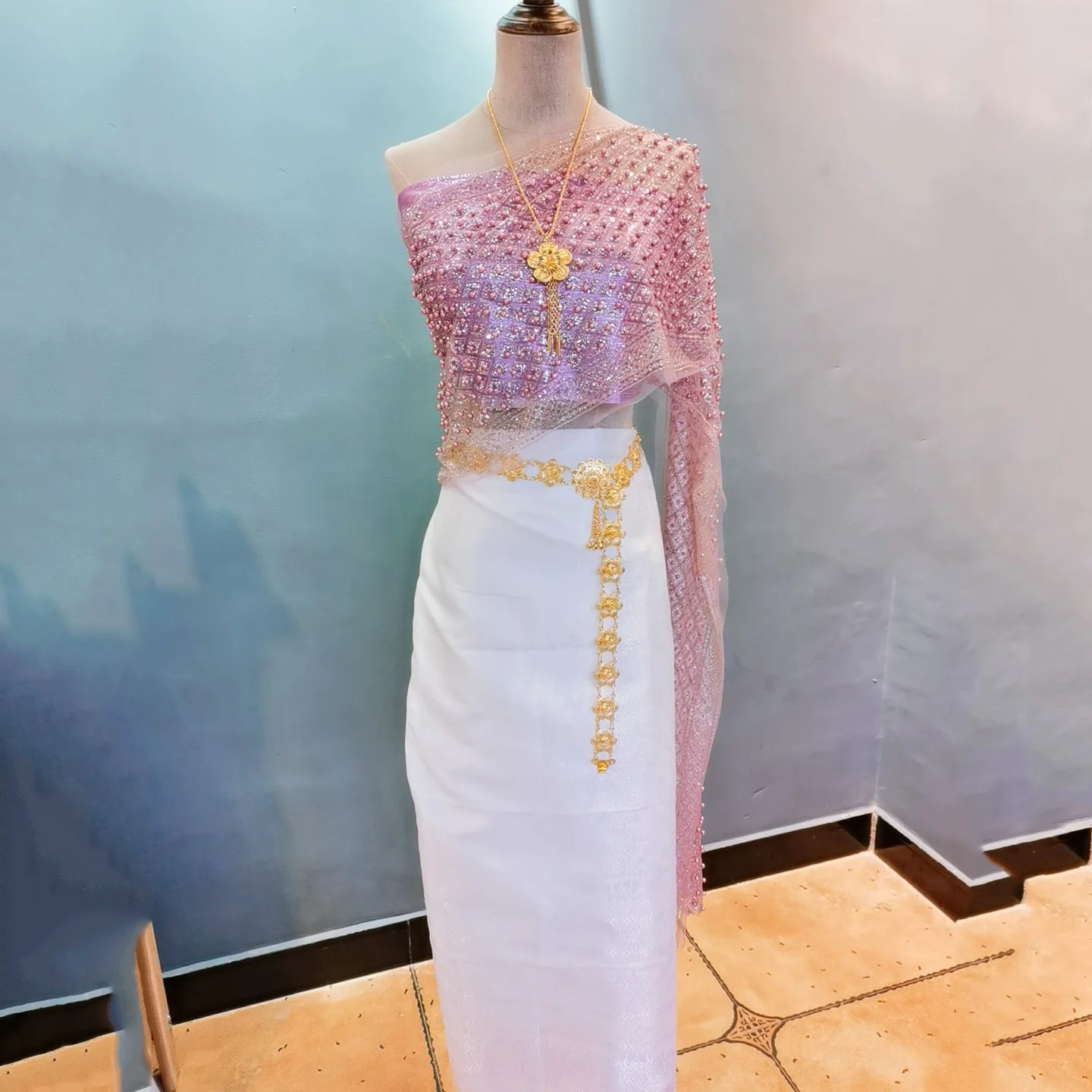 ストラップレスショールトップとスカートセット,女性用,アオダ - Batik Sarong Wrap のレビューと価格