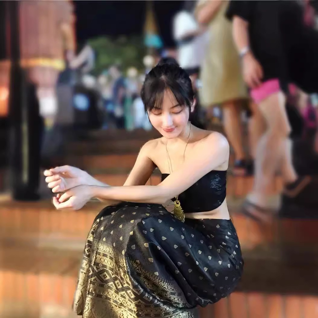 女性のタイの伝統的な服 2 セットタイドレス民族衣装 Dai - Batik Sarong Wrap のレビューと価格